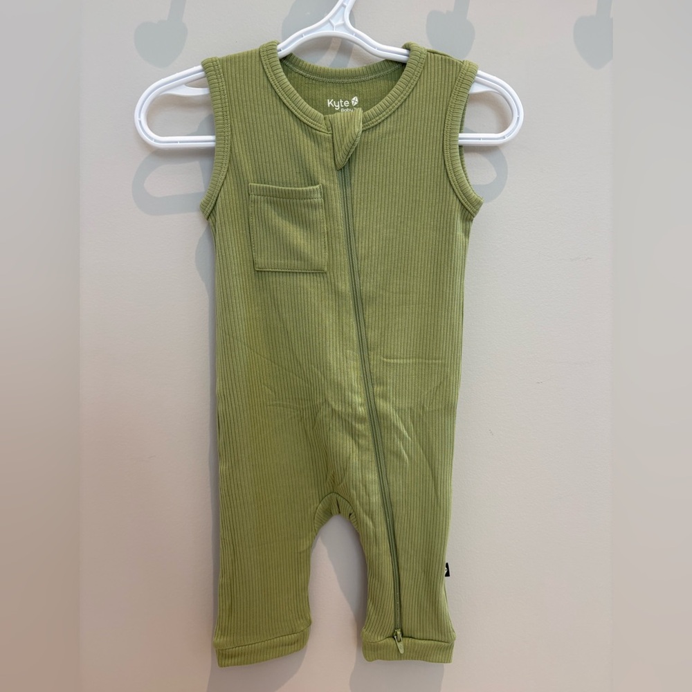 Kyte BABY Ribbed Sleeveless Zippered Romper